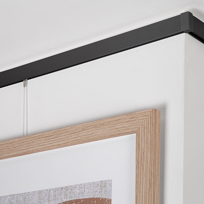 Cimaise STAS, adaptable à vos espaces avec style.