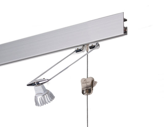 STAS multirail max 200 cm, système d'accrochage avec options d'éclairage modulaires.