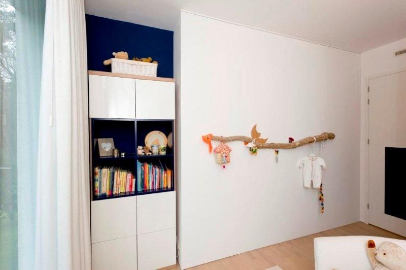 Cimaise minirail STAS, long 300 cm, charge 25 kg/m, blanche, noire, ou argent.