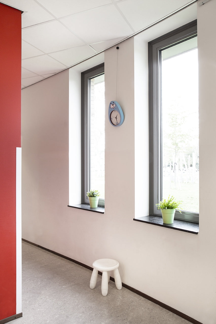 STAS qubic en aluminium: votre choix pour un accrochage élégant, efficace dans espaces inhabituels.